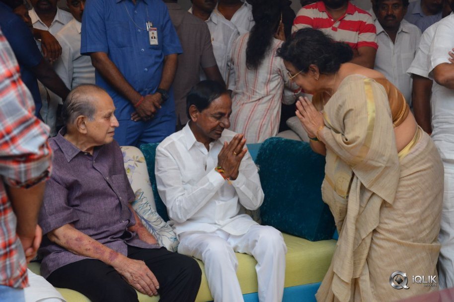 Celebrities-Pay-Homage-to-Vijaya-Nirmala-Garu